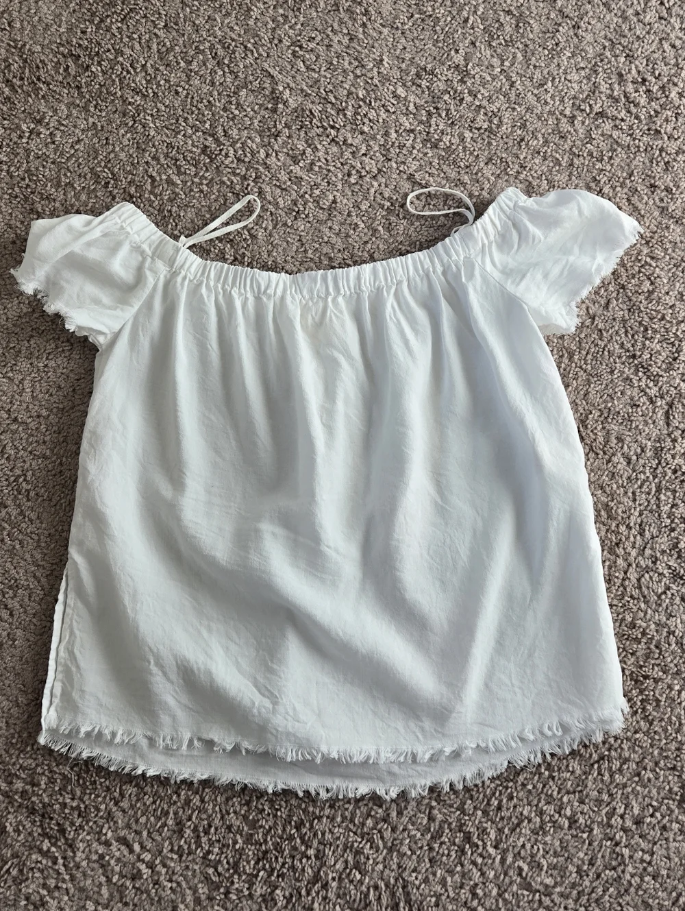 Cloth & Stone Anthropologie White‎ Off the Shoulder Small Top Fray Hem Tencel